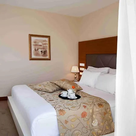 Hotel Gravis Taksim 4*